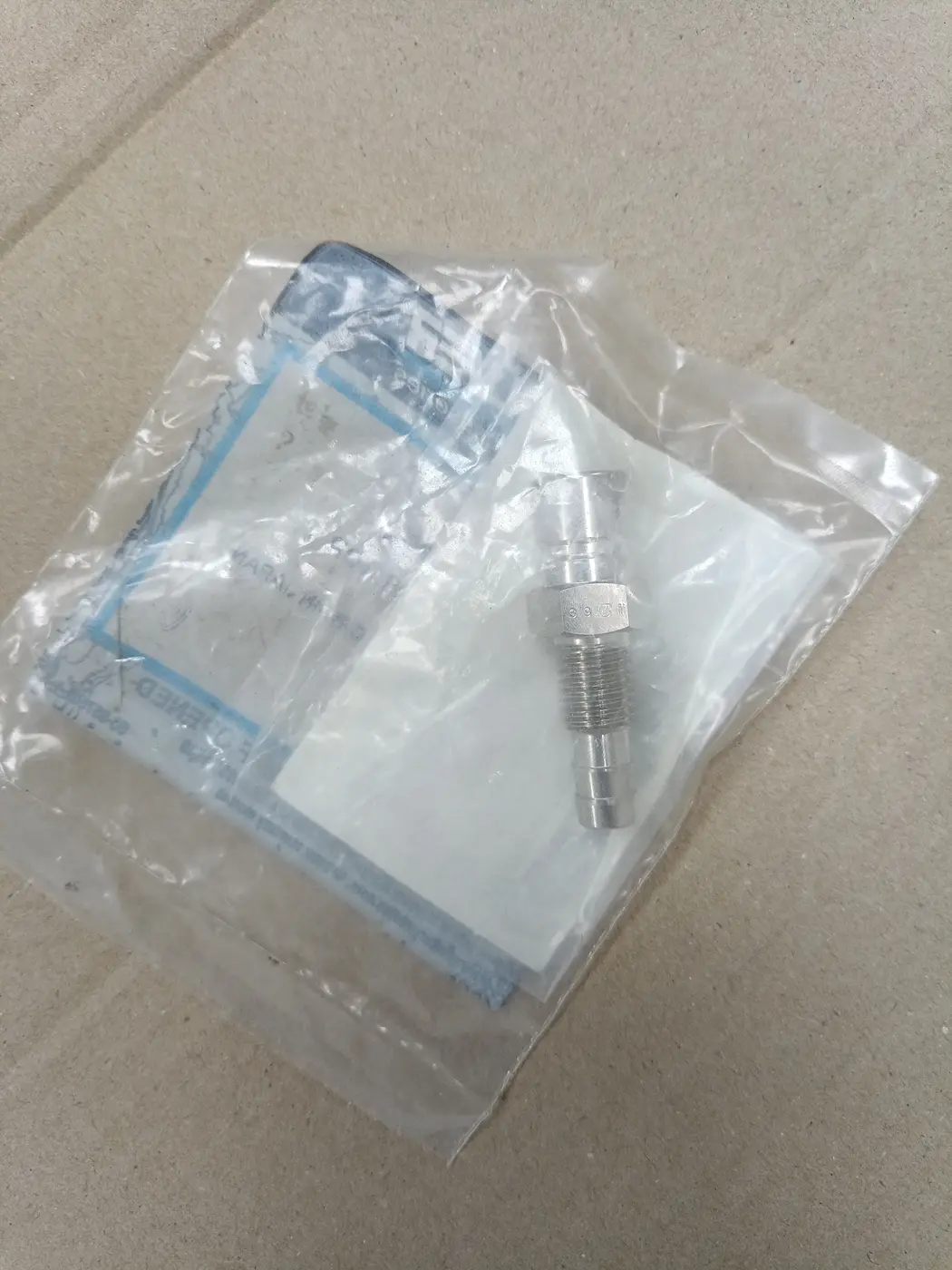 853736 FUEL CONNECTOR