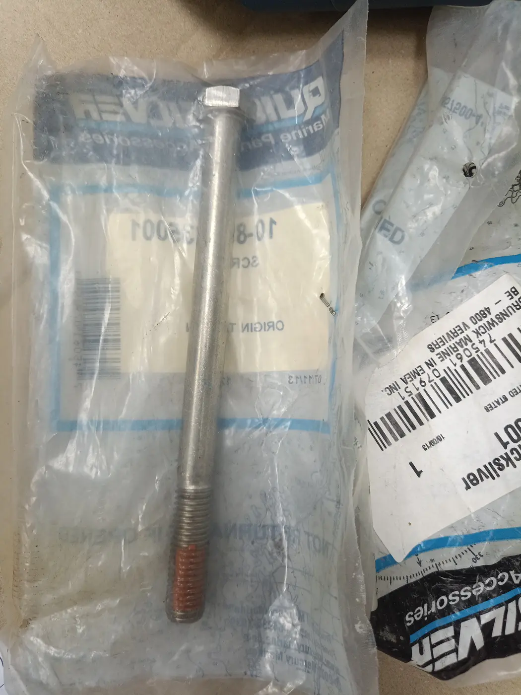 898835001 SCREW